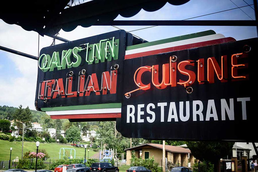 Oaks Inn restaurant sign